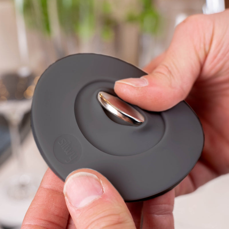 Silwy Magnet-Kondom – Ø 8,6 × 12 cm, Silikon, Schwarz, mit Haftmagnet, rutschfest, für Stielgläser