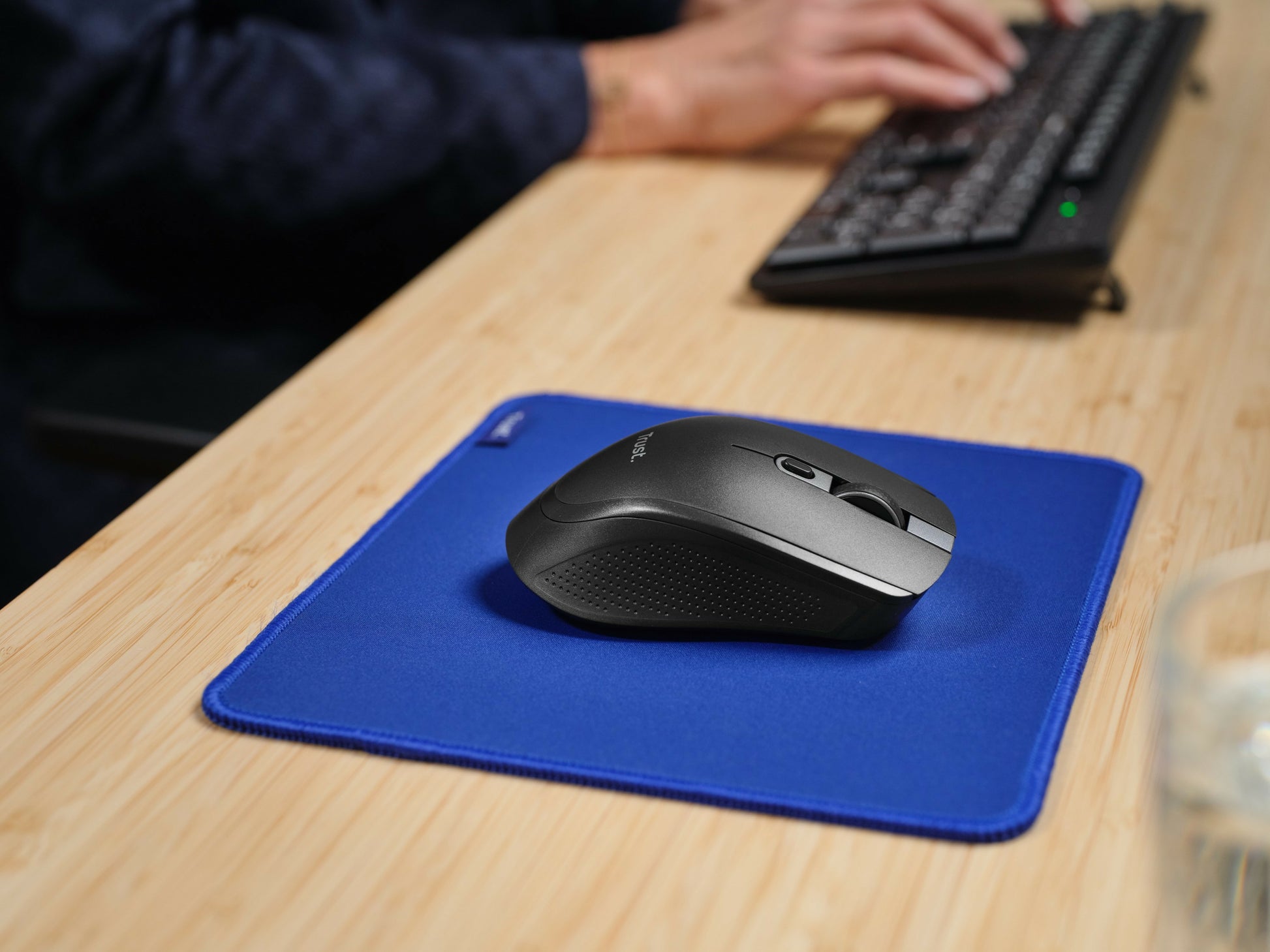 Trust Ozaa+ Multiconnect – Maus – Kabellos (Bluetooth/2,4 GHz), 3200 DPI, Rechts, Schwarz