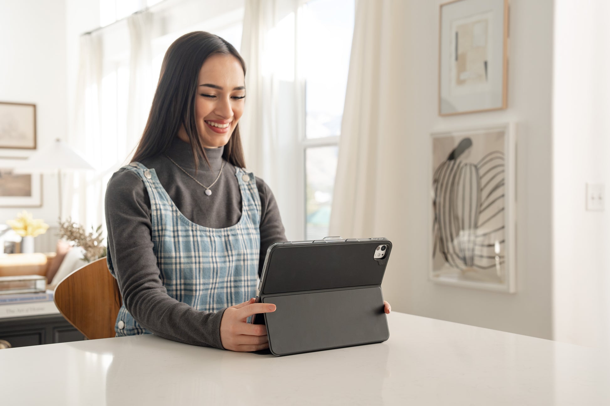 ZAGG Tastatur, kabellos (Bluetooth), CH-Layout (DE-CH), RGB-Beleuchtung – für iPad Air 13 (M2/24, M3/25)