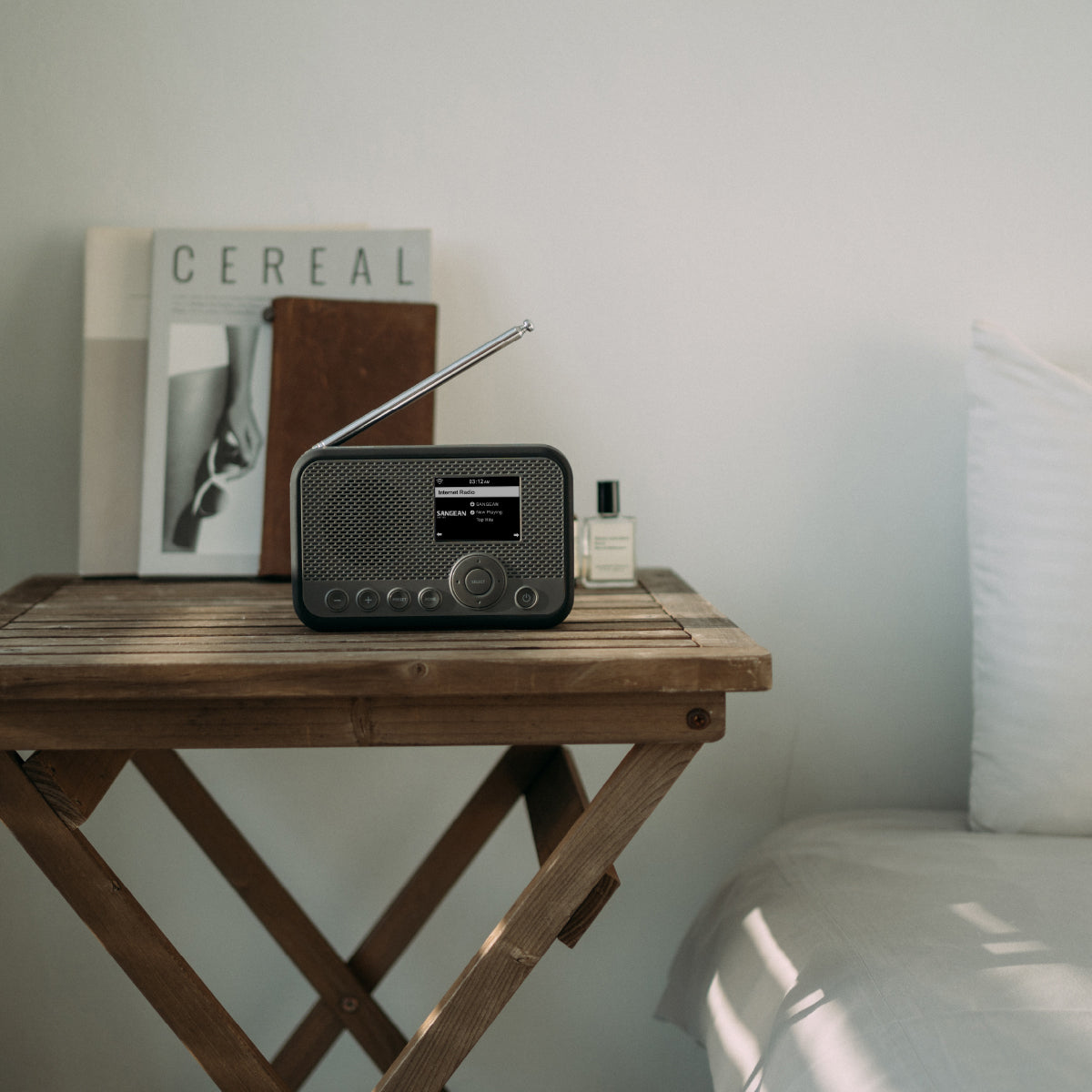 Sangean WFR-39 – Tragbares DAB+ Radio, Internetradio, DAB+/UKW, WLAN, 2'600 mAh Akku – Schwarz/Grau