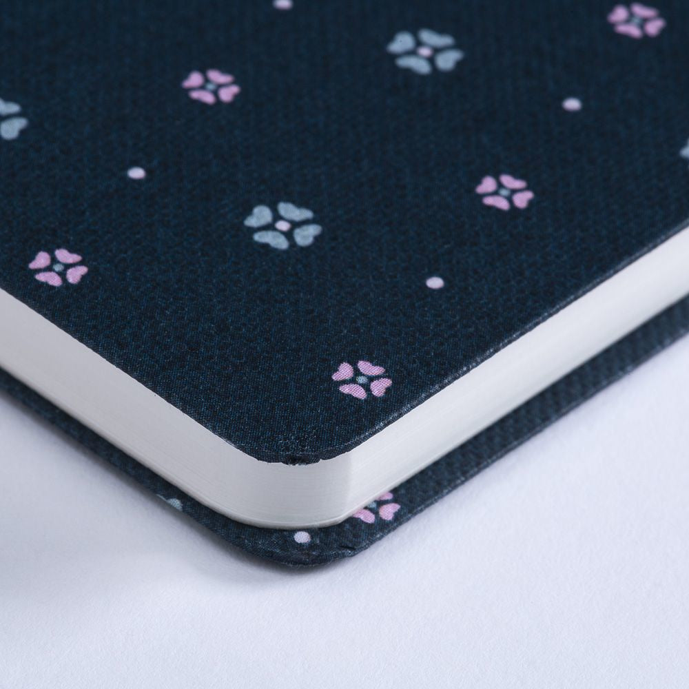 Gmund Bavarian Book – 13,5 × 20 cm, punktkariert, 112 Seiten