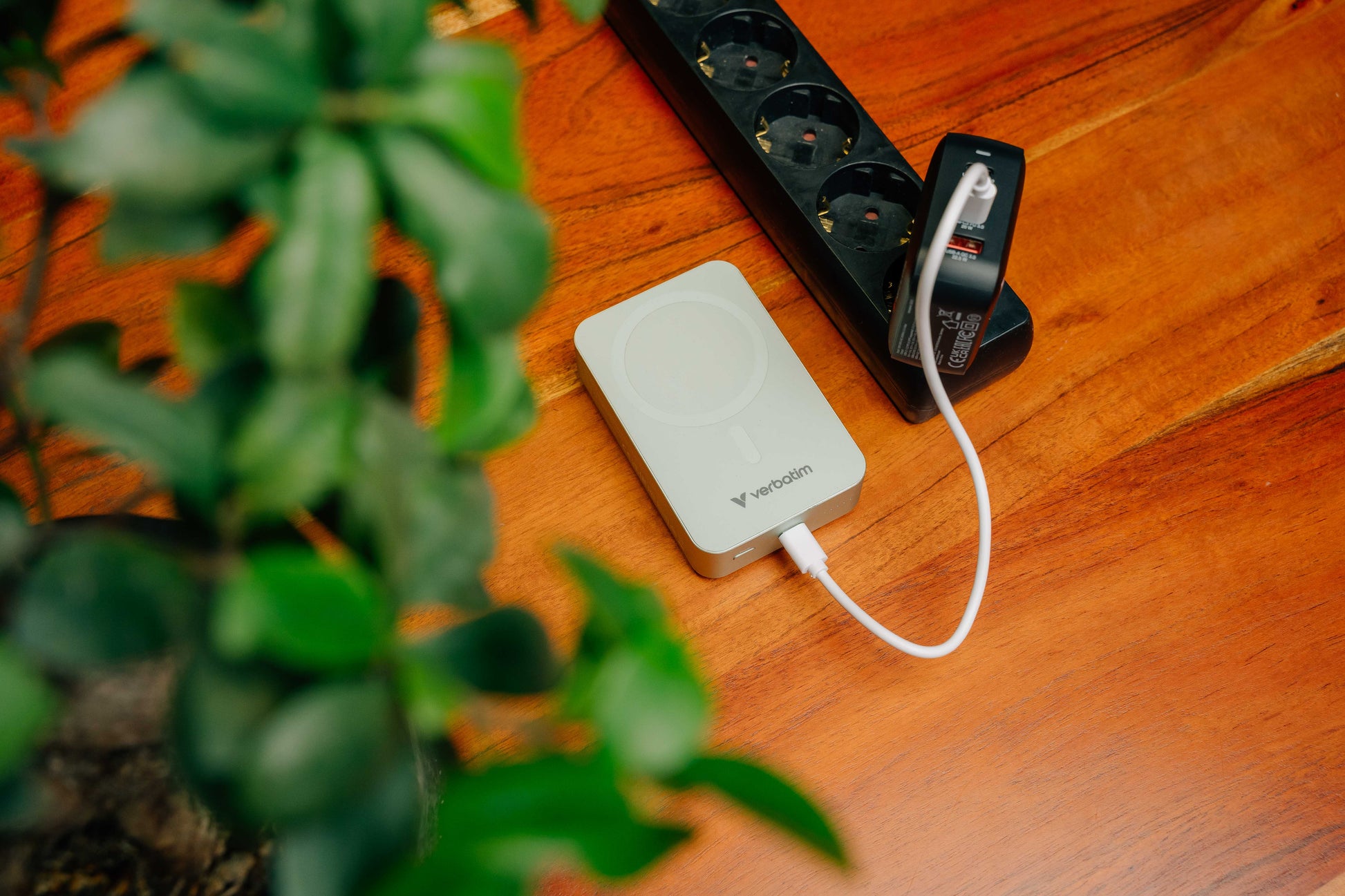 Verbatim Charge N Go Essentials MagSafe Powerbank 20'000 mAh – 35 W PD, Wireless 15 W, 1× USB-C, grün