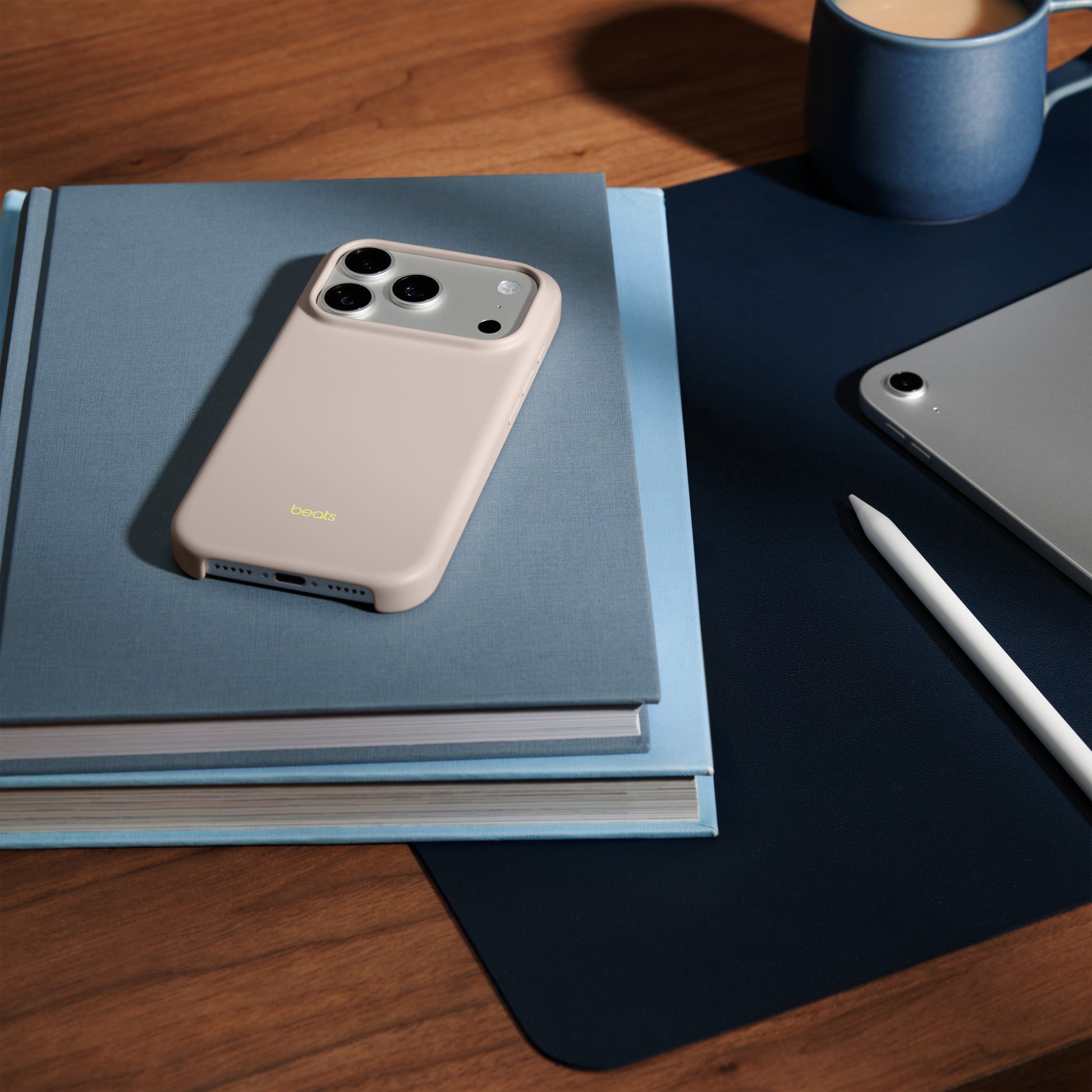 Apple Backcover – für Apple iPhone 17 Pro – beige – PC, MagSafe-kompatibel
