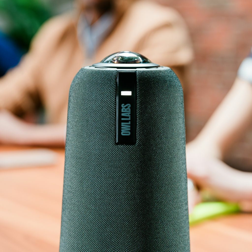 Owl Labs Meeting Owl 4+ – 360° Konferenzkamera – 4K, 360°, Mikrofone (inkl. Expansion Mic), USB-C, WLAN
