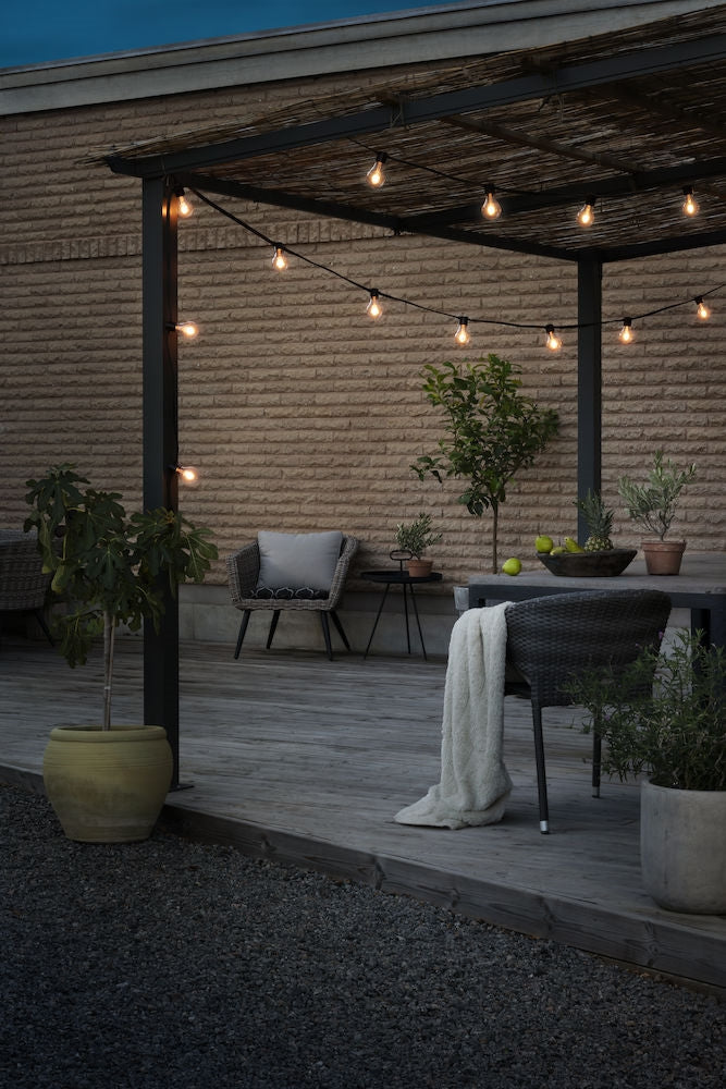 Konstsmide Solar-Lichterkette – 1800 K – IP44 – Timer 4–8 h, dimmbar, Fernbedienung – Schwarz, Kunststoff