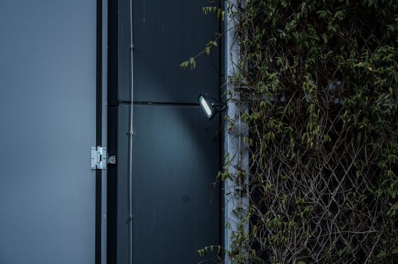 Brennenstuhl Aussenwandleuchte – 100 W – Kaltweiss, 6500 K – IP65 – Netzbetrieb – dimmbar – Schwarz – Metall