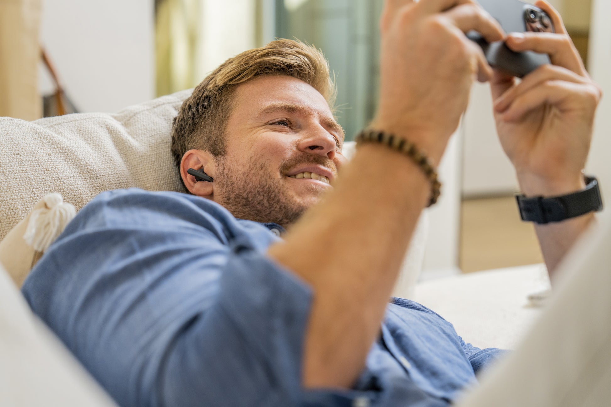 Poly Voyager Free 60 UC – Schwarz, BT700 USB-C Adapter, Basic-Ladeetui