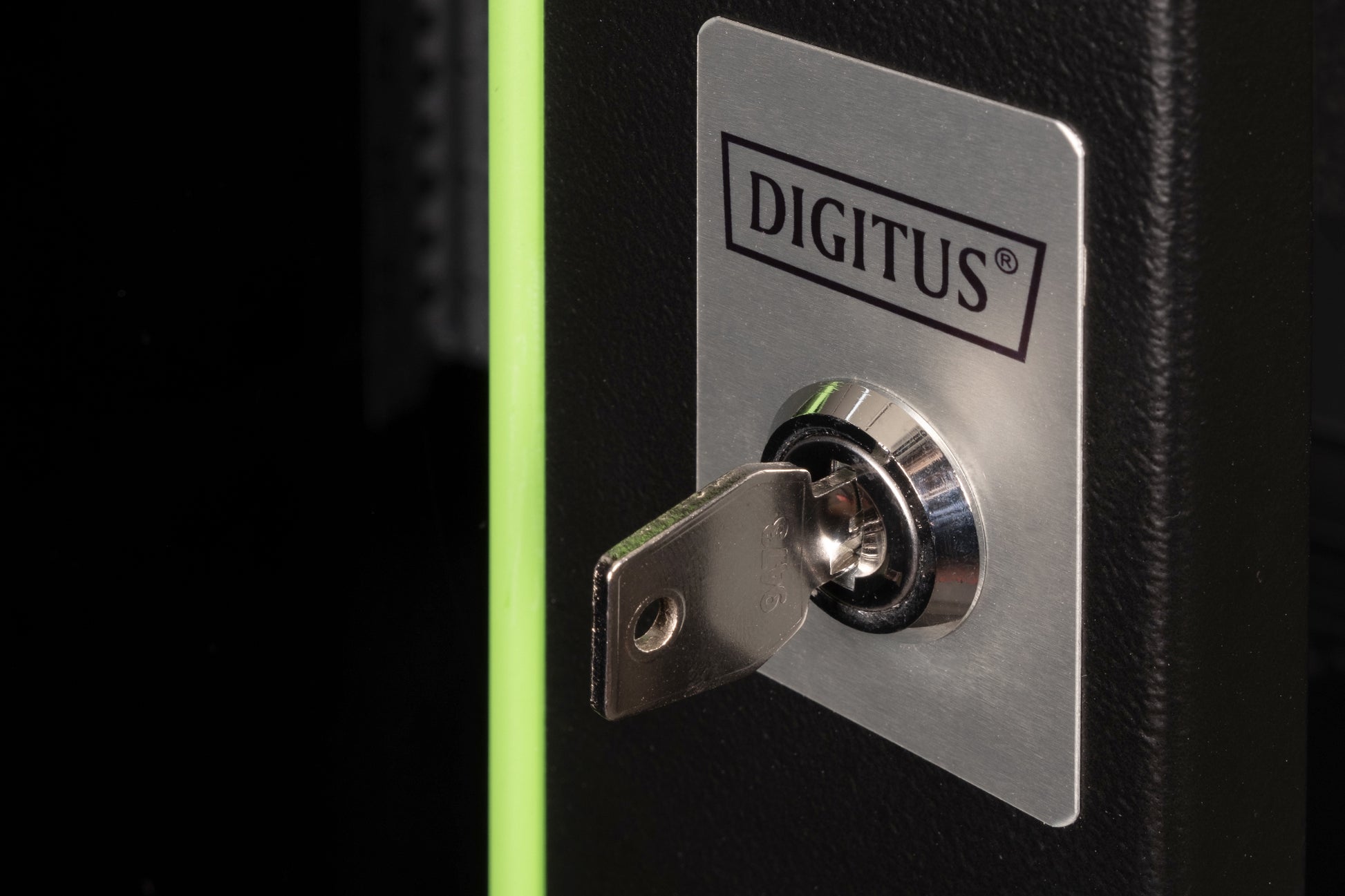 Digitus Unique – 19" Wandverteiler 16U, IP20, abschliessbar, 600 × 600 × 820 mm, schwarz, Stahl