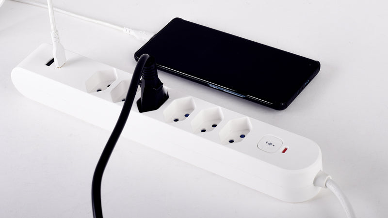 Steffen Steckdosenleiste – 6× T13, USB‑A/C (18 W/20 W), 3 m, mit Schalter, IP20, Weiss