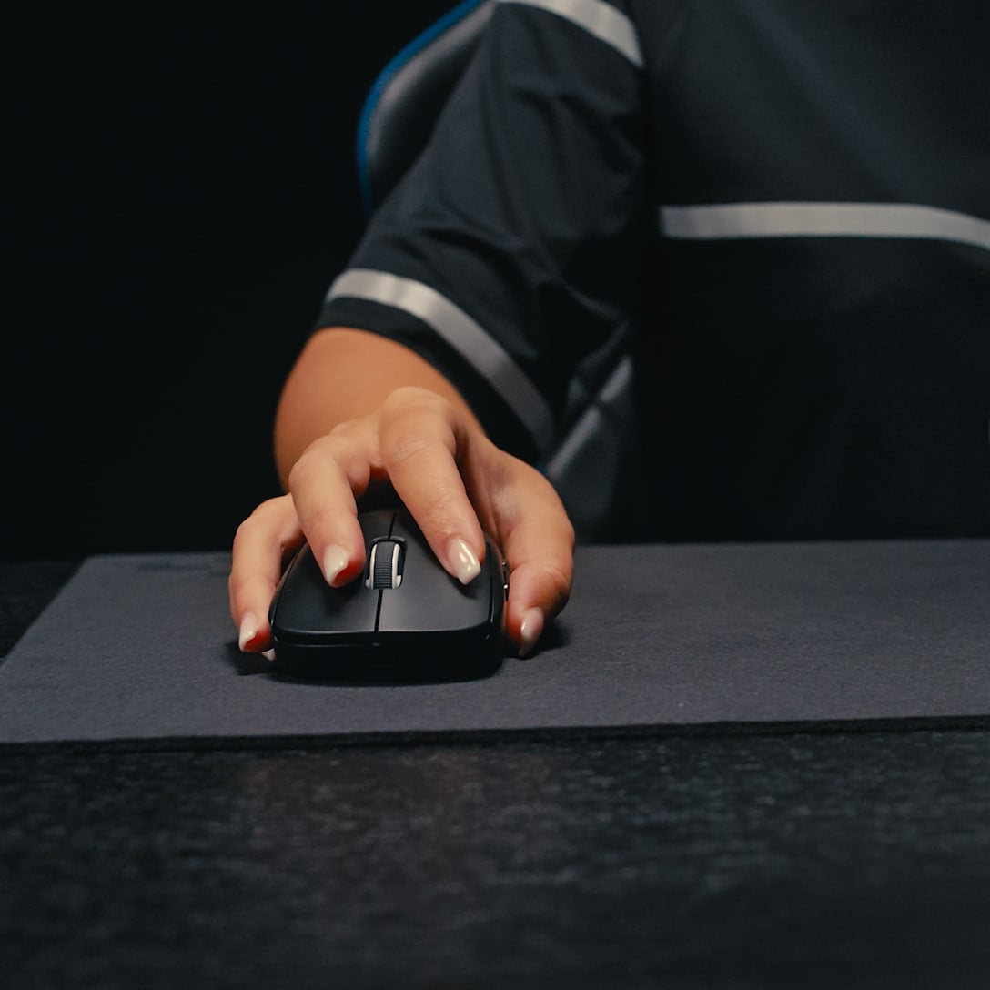 Logitech Pro X Superlight 2 SE Gaming-Maus – kabellos, 44'000 dpi, 1'000 Hz, 5 Tasten, für Rechtshänder, rot