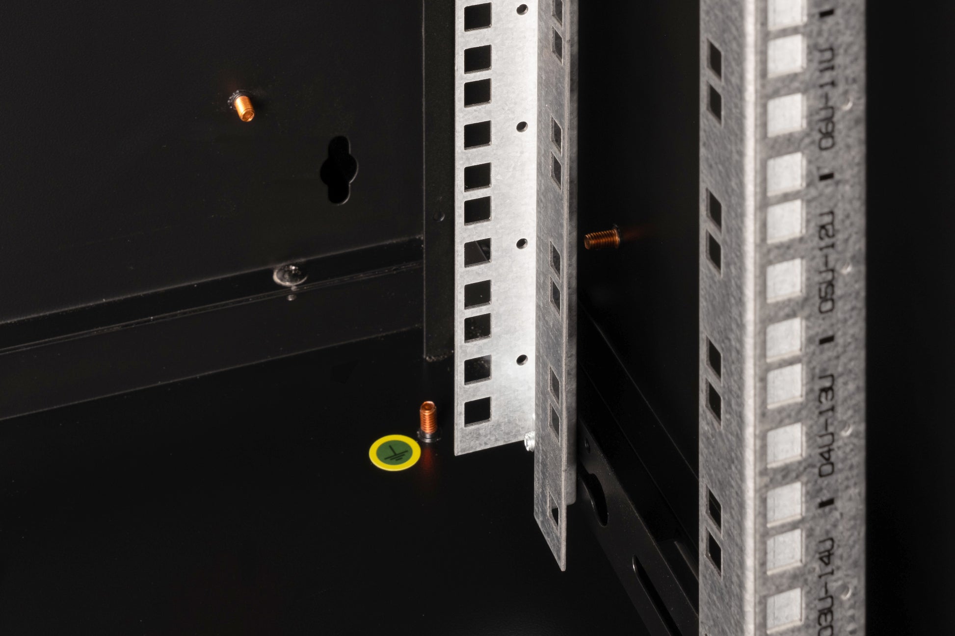 Digitus Unique – 19" Wandverteiler 16U, IP20, abschliessbar, 600 × 450 × 820 mm, schwarz, Stahl