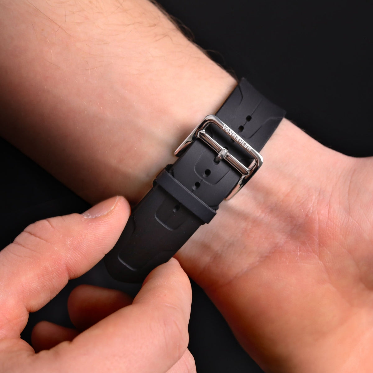 Vonmählen A. R. Exclusive Band – Silikon-Band, Schwarz, für Apple Watch 40/41/42 mm