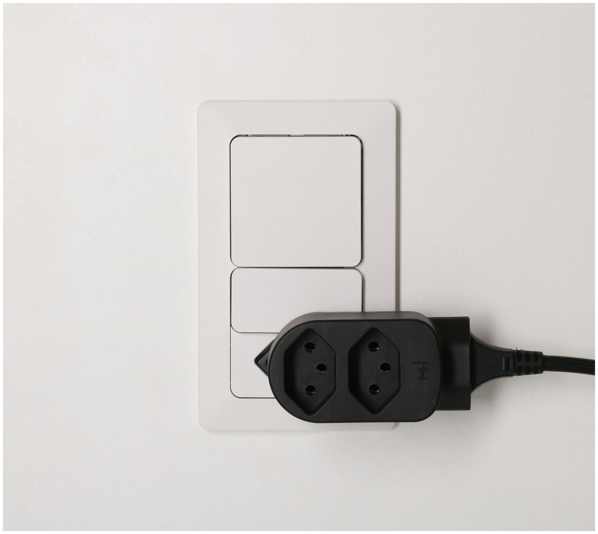 Max Hauri AG Max Hauri ADAPT Abzweigstecker T12 zu 2× T13 – 230 V, 10 A, 2 Ausgänge, 10 cm, Weiss