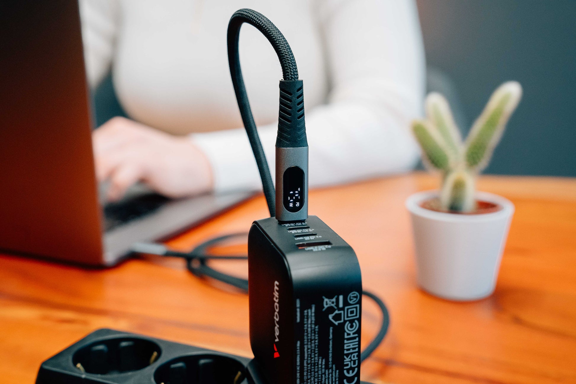 Verbatim USB-C auf USB-C Kabel – Thunderbolt 3 40 Gbit/s – 1,2 m – PD 240 W – für iPhone 15/16 und mehr