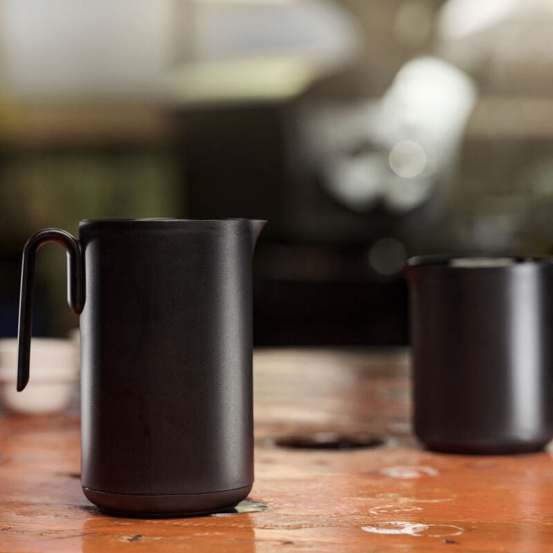 Zone Denmark Thermoskanne – 1 l, Ø 13,2 cm, Glas/Kunststoff (PP), Knopfdruckverschluss, 10 h Warmhaltezeit