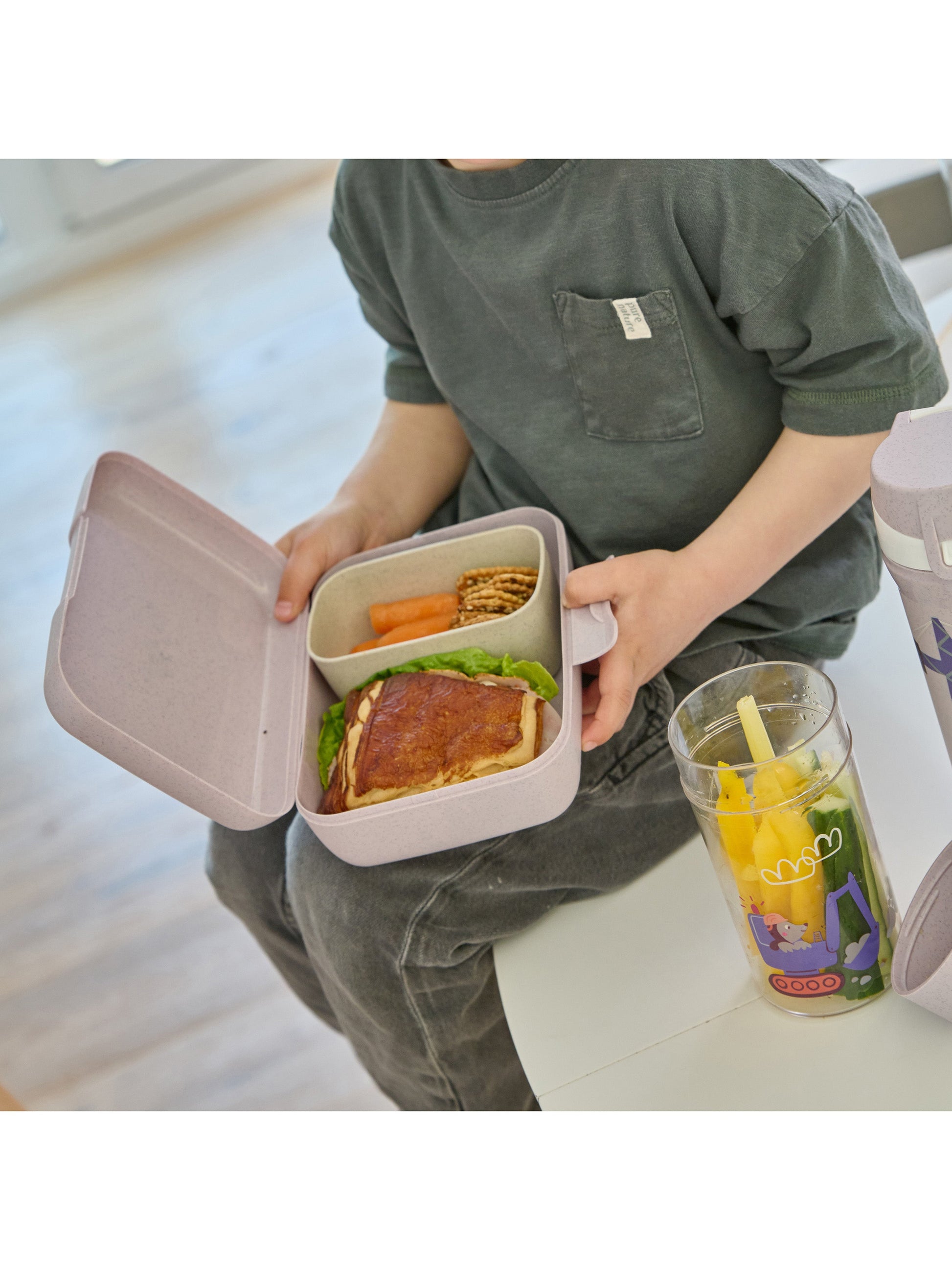 Koziol Candy L Trucks – Lunchbox 19,0 × 13,5 × 6,5 cm, Biokunststoff, mit Trennschale, mehrfarbig/grau