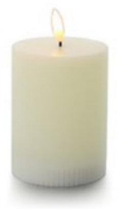 Balthasar LED Zylinderkerze – Ø 7,5 × 10 cm, warmweiss, creme, flackernd, Timer, batteriebetrieben