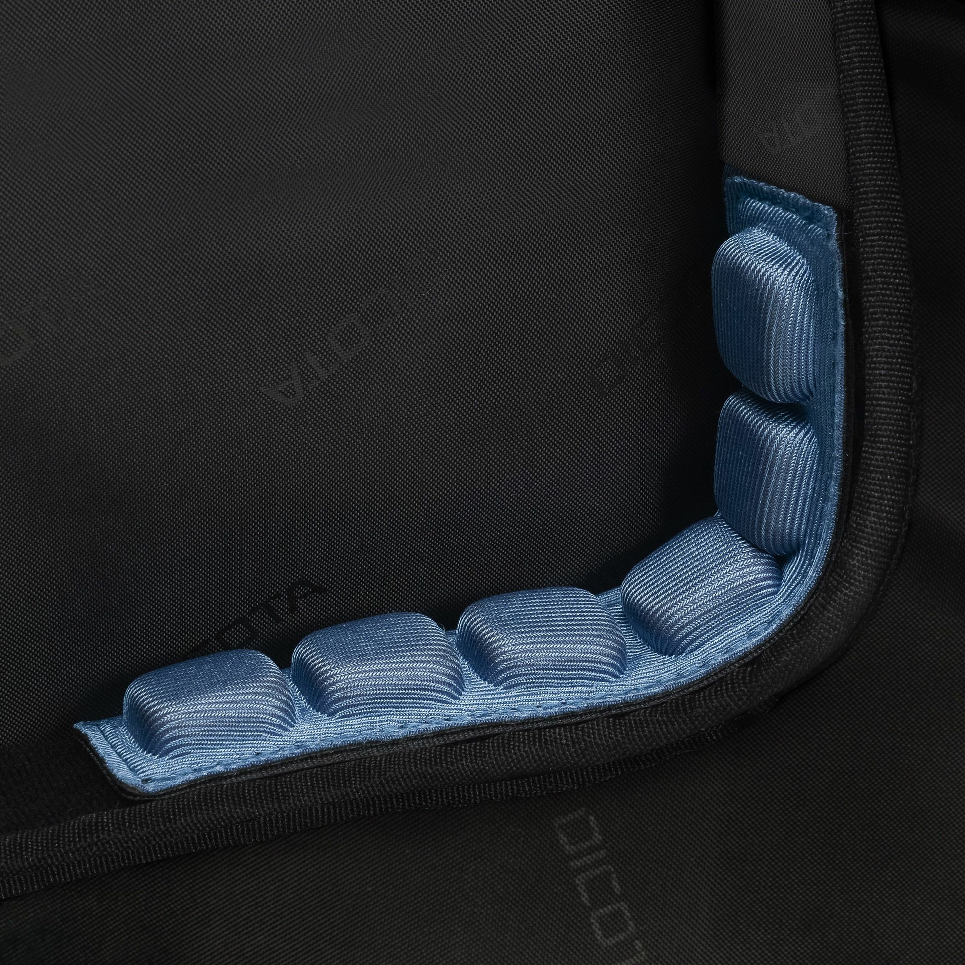 DICOTA Notebook-Tasche für bis 14,1" – schockresistent, aus recycelten Materialien – Schwarz