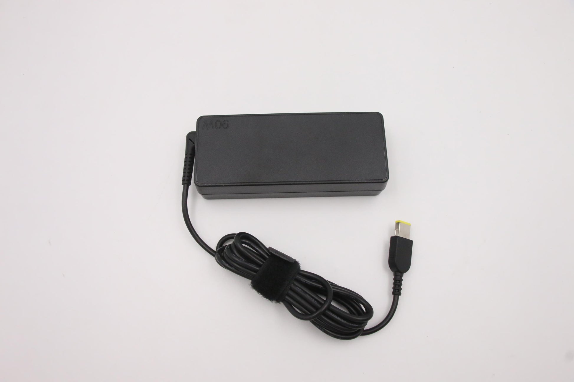 Lenovo 5A10V03251 Netzteil 90 W – 20 V/4,5 A, 100–240 V 50/60 Hz – für Lenovo-Notebooks – schwarz