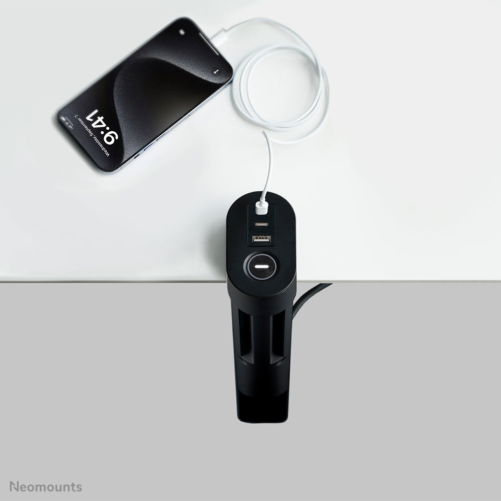 Neomounts DS22-840BL6 – Tisch-Steckdose mit Klemme, 3× 230 V, 2× USB-A + 2× USB-C (PD), 1,4 m, Schwarz