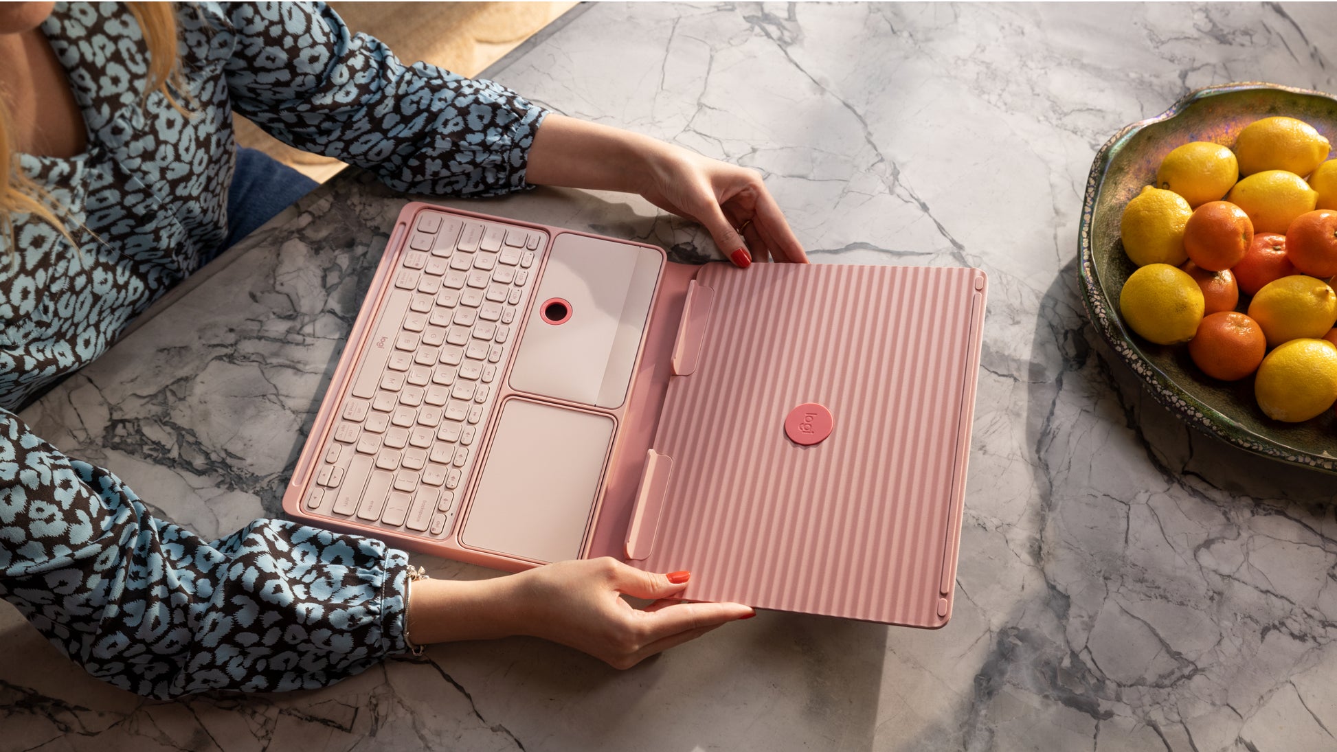 Logitech CASA Pop-up Desk Bohemian Blush UK-120 – Tastatur, UK-Layout (EN)