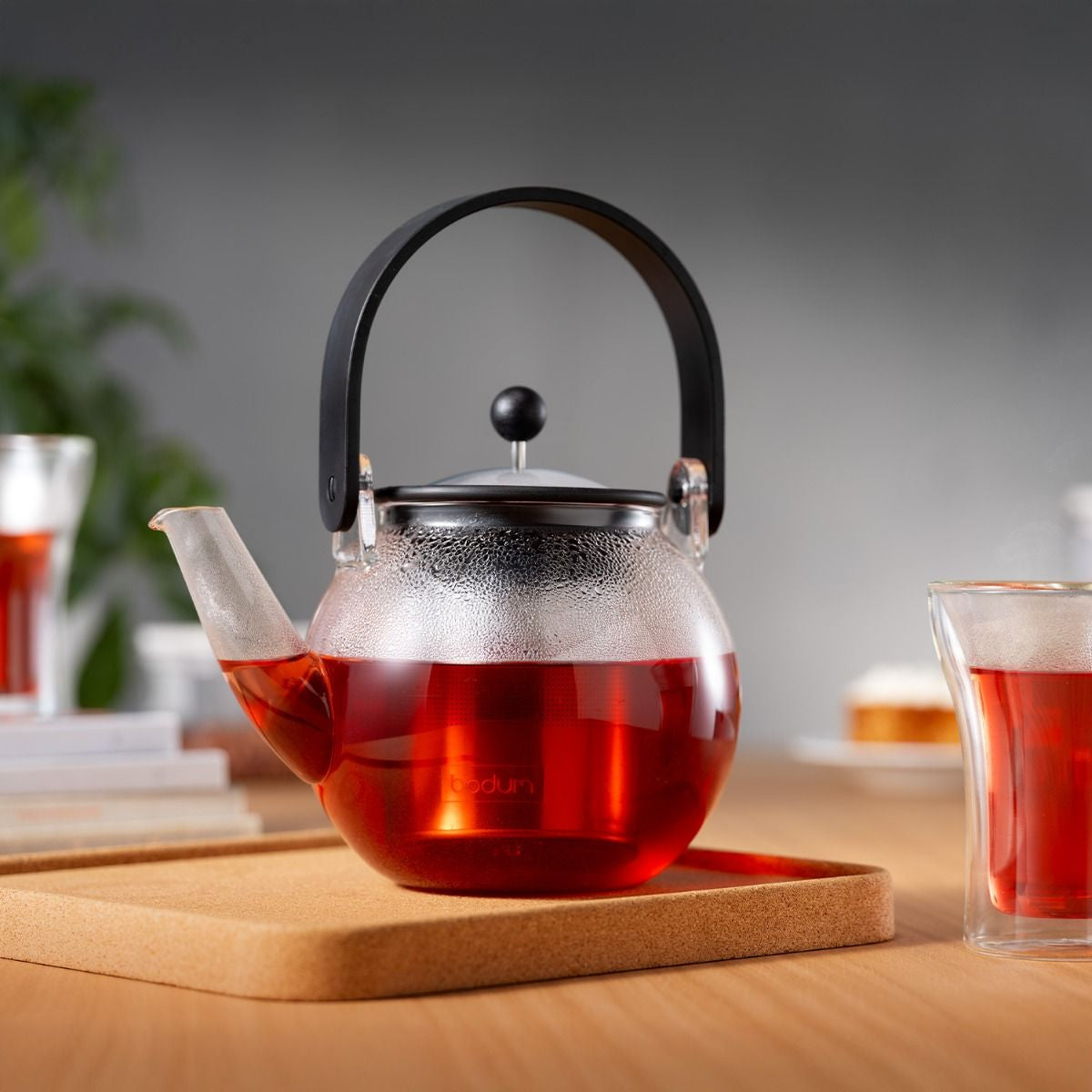 Bodum Assam Teebereiter – 1 l, 20,2 × 14,6 × 22,0 cm, Borosilikatglas/Bambus, Braun/Transparent, mit Deckel