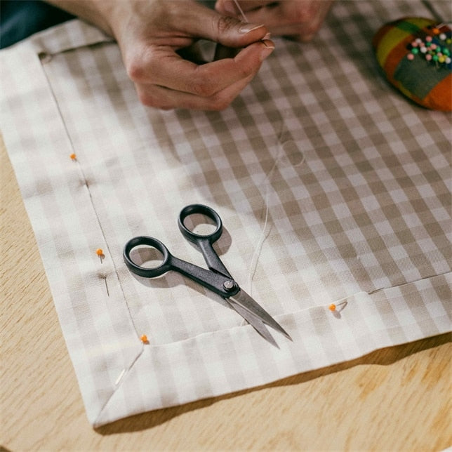 Fiskars Schere 13,0 cm, spitz, für Rechts- und Linkshänder – Edelstahl, ergonomischer Griff, schwarz