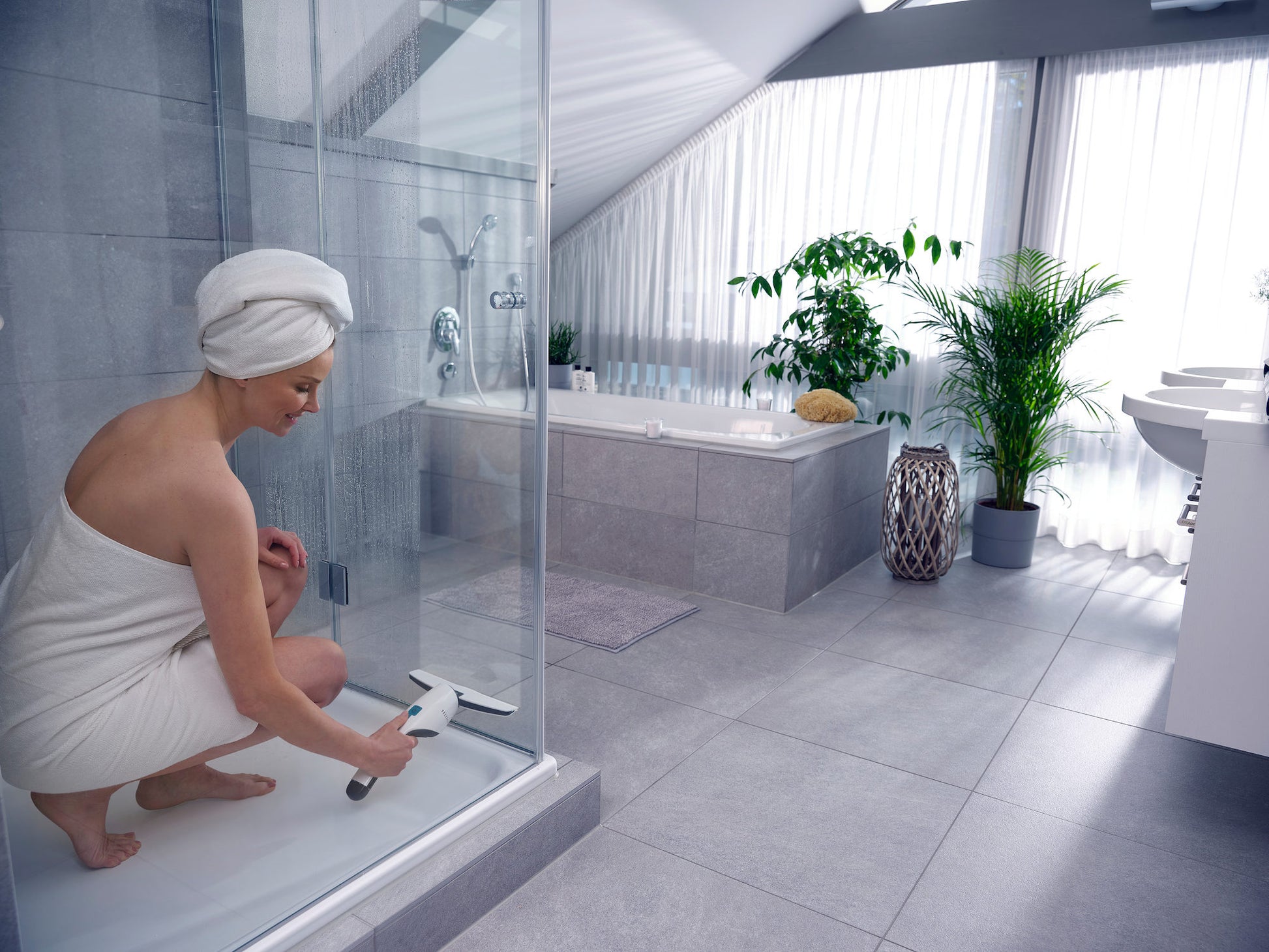 Leifheit NEMO – Fenstersauger – Arbeitsbreite 28 cm, Laufzeit 45 min, Tank 60 ml, 130 m², Weiss