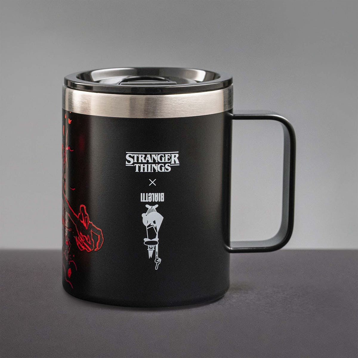 Bialetti Stranger Things Thermobecher 420 ml – doppelwandig, Edelstahl, mit Griff, schwarz/rot
