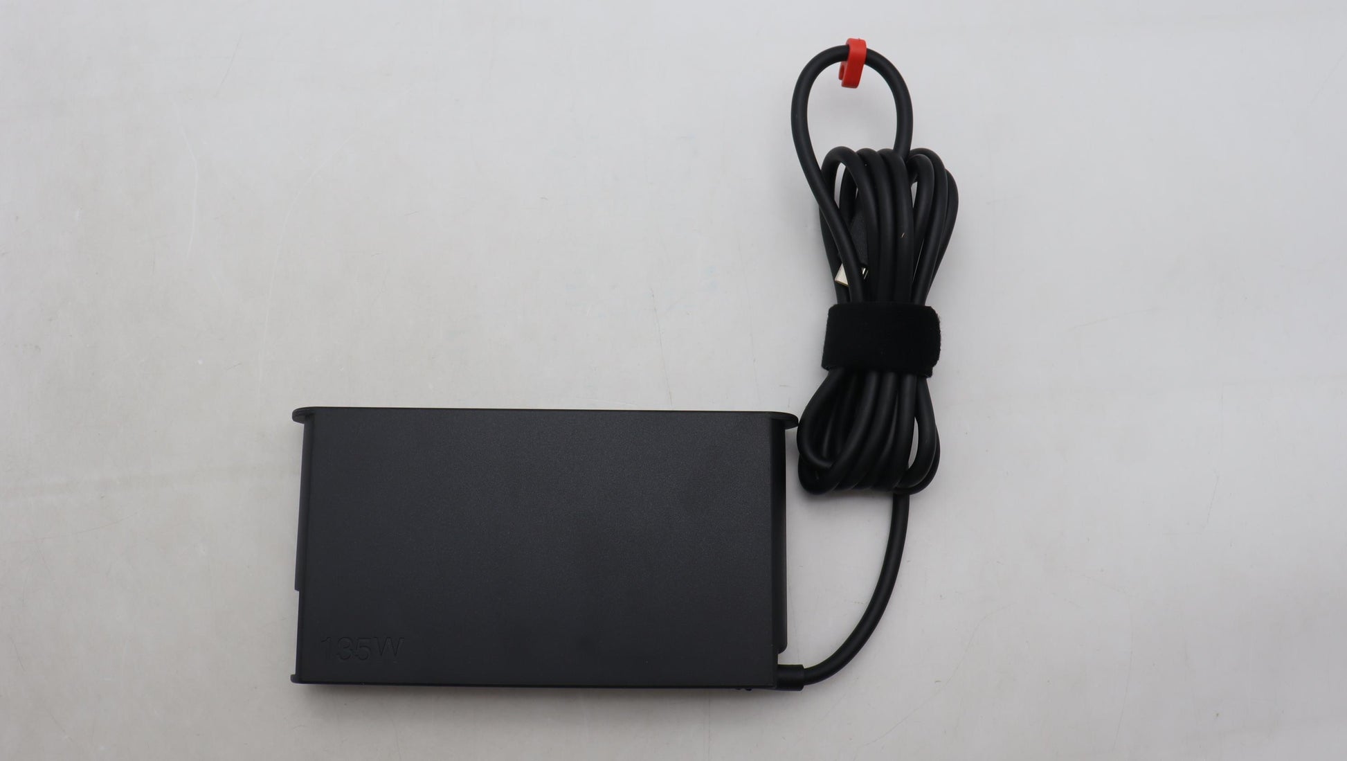 Lenovo Netzteil – 135 W, 5–20 V – für Lenovo-Geräte – Schwarz