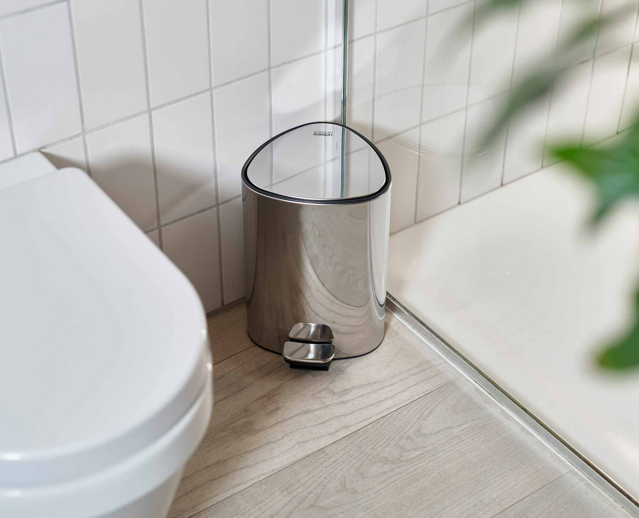 Joseph Joseph Kosmetikeimer EasyStore – 5 l – Edelstahl, rund – Soft-Close, mit Innenkübel