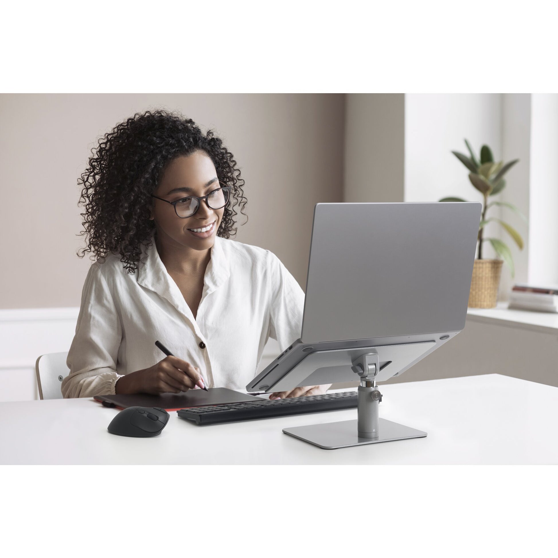 Kensington Laptop-Ständer – bis 16", bis 8 kg Traglast, faltbar – Silber
