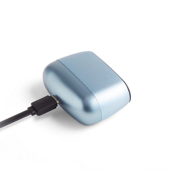 LEXON Minut Digitalwecker – Schlummerfunktion, USB, 6,5 × 4,5 × 2,5 cm, Hellblau, Aluminium
