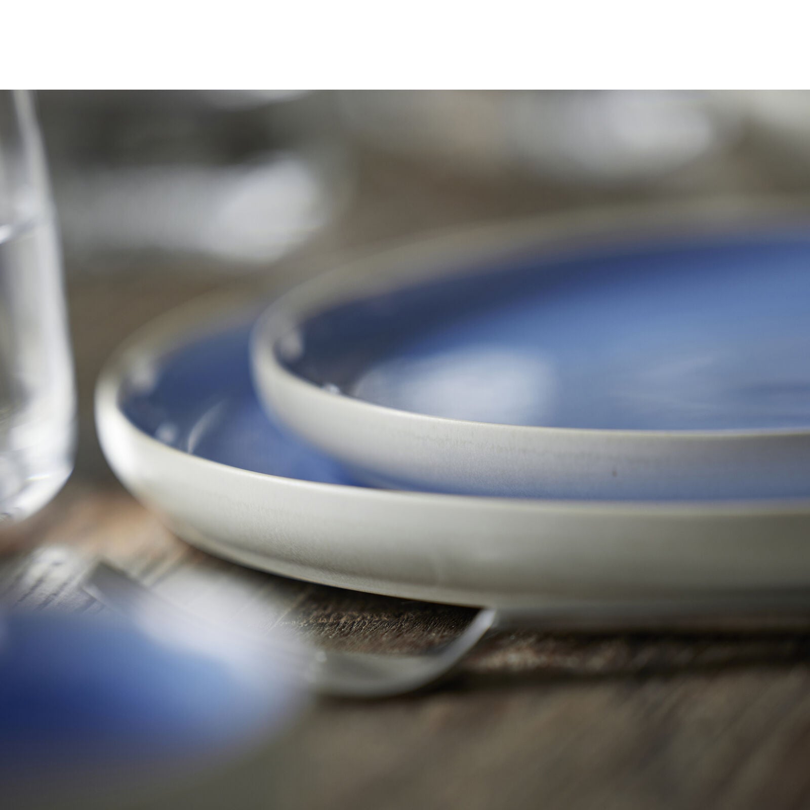 Studio Round Frühstücks- & Dessertteller North – Ø 21 cm, Steinzeug, Eisblau/Weiss, spülmaschinenfest