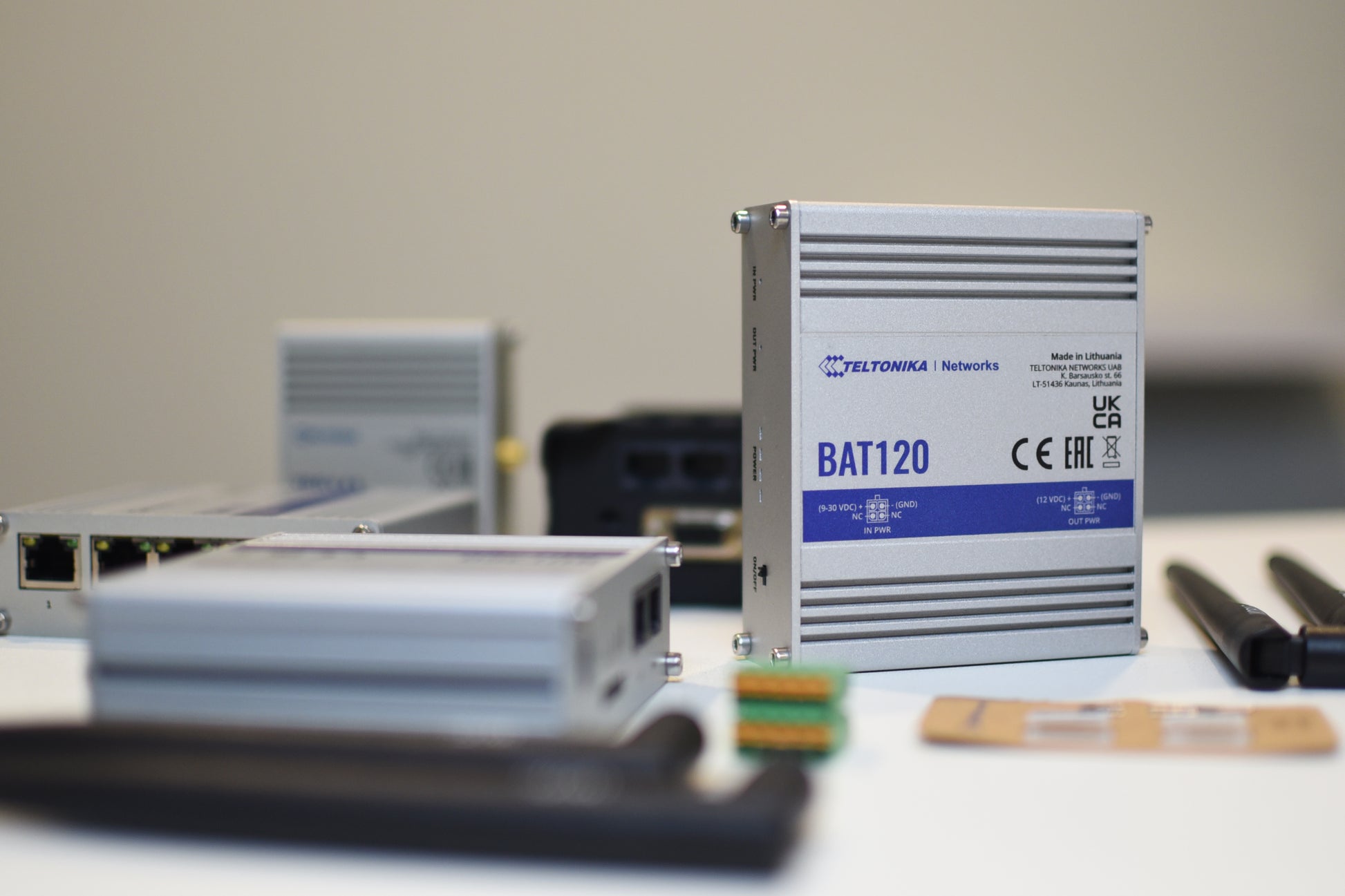 Teltonika BAT120 USV 22 W Line-Interaktiv – Kompakt – 4-polige DC-Ports×2 – für RUT2xx, RUT95x, RUT3xx und andere