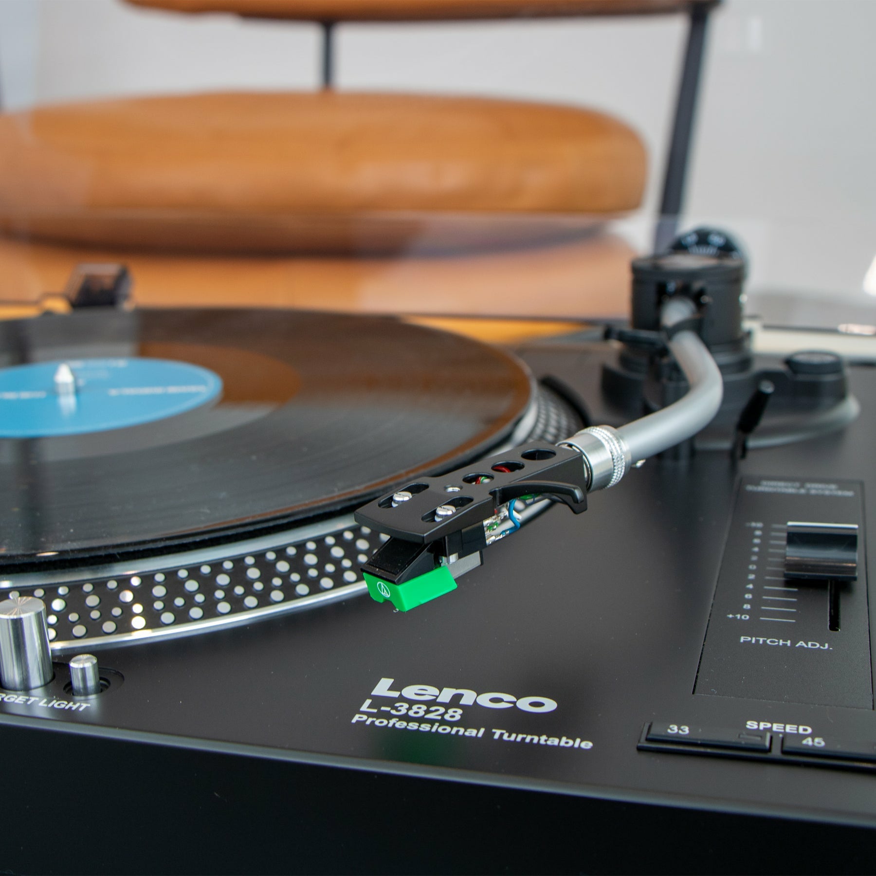 Lenco L-3828BK – Plattenspieler (Direktantrieb, manuell), Phono-Vorverstärker, 33⅓/45 – Schwarz