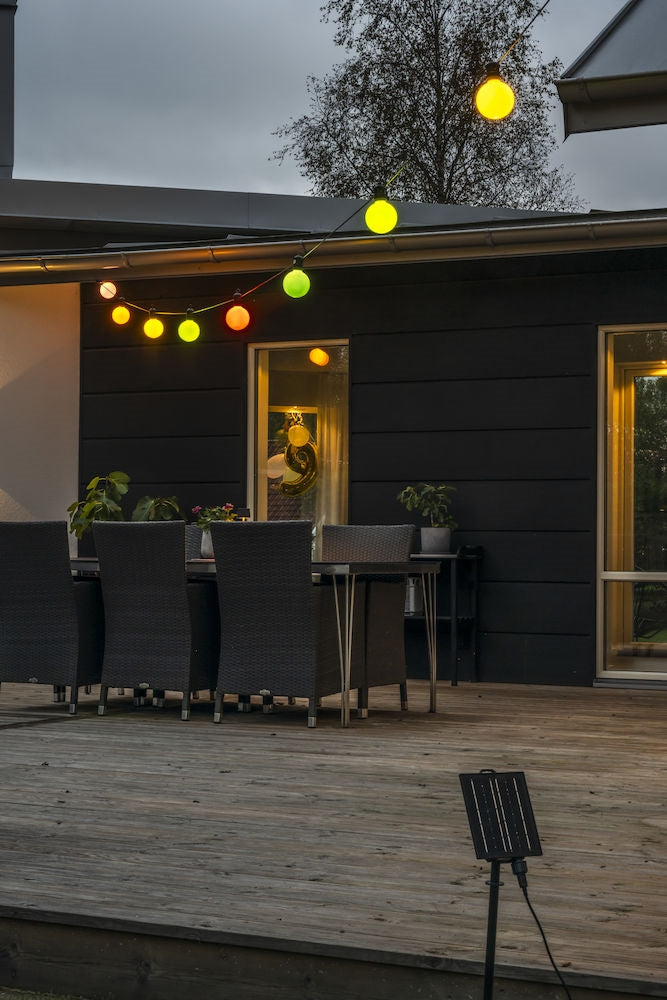 Konstsmide Lichterkette – 2600 K – IP44 – Akku & Solar – 10 LEDs, Timer, dimmbar, Fernbedienung – Kunststoff