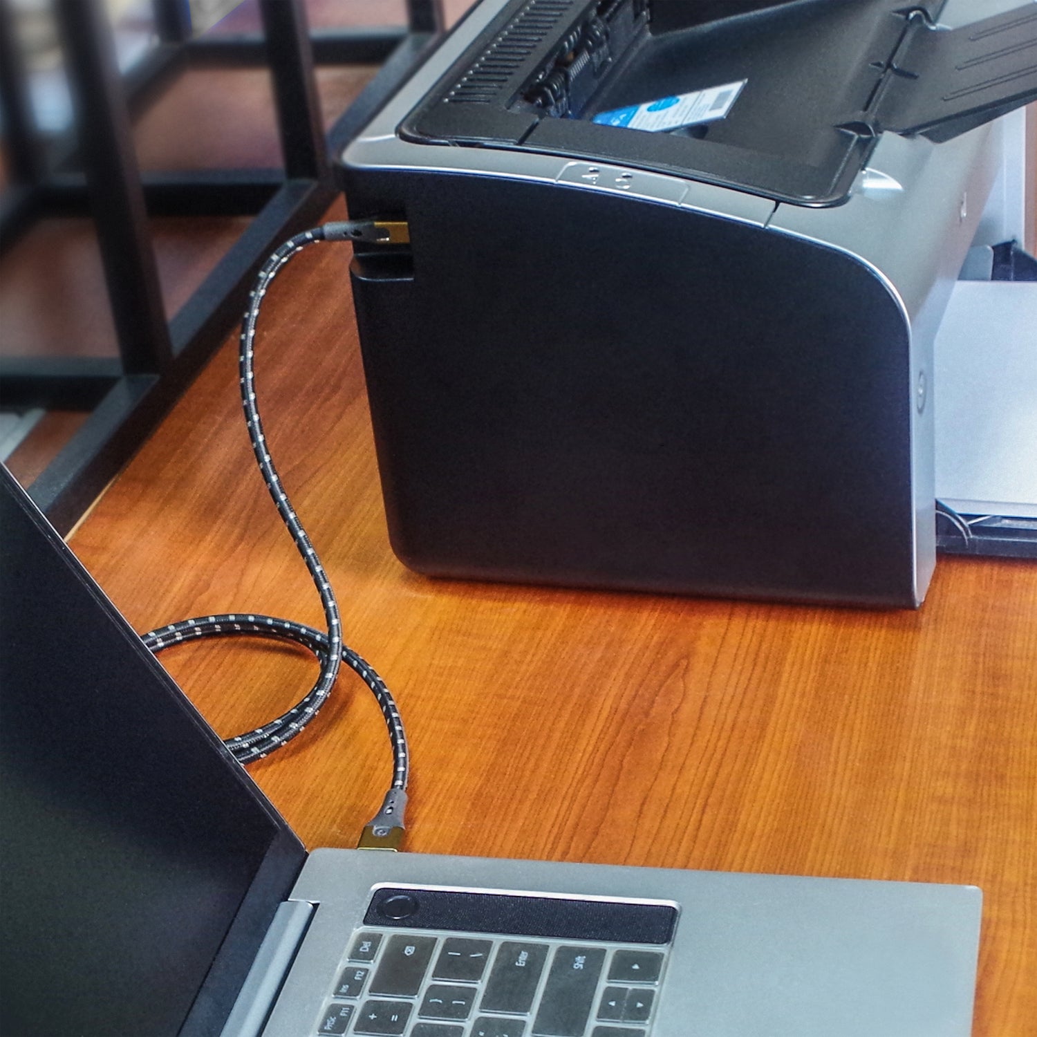 OEHLBACH USB-A auf USB-B Kabel – USB 2.0 (480 Mbit/s) – 2 m – Vergoldet, Metallverstärkt – Schwarz/Gold