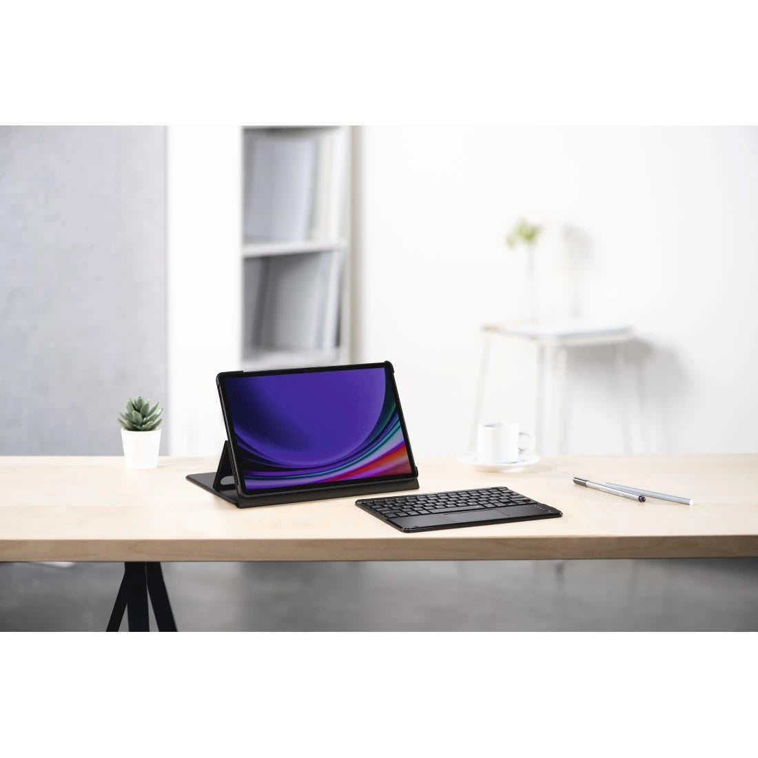 Hama Premium Tastatur-Case für Samsung Galaxy Tab S11 11" – QWERTZ, mit Akku – Schwarz