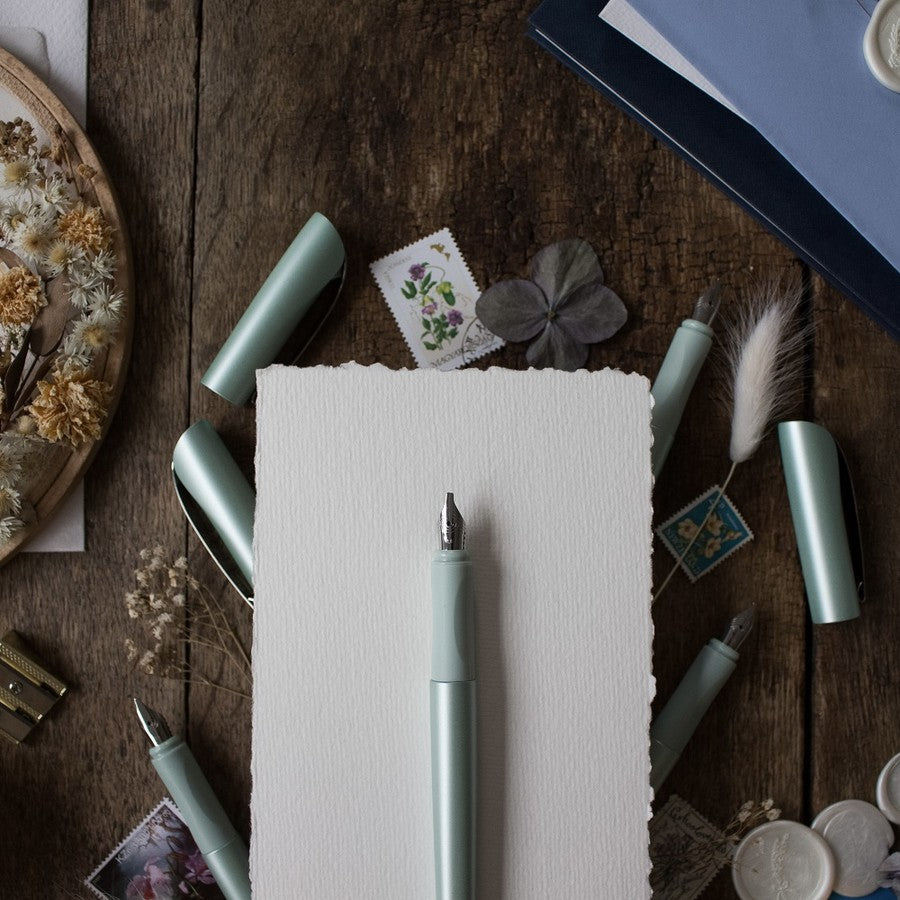 Schneider AG Schneider Callissima Kalligrafie – Bandzug 1,1 mm – für Rechts- & Linkshänder – Mint, Bermuda Blue – Patronen