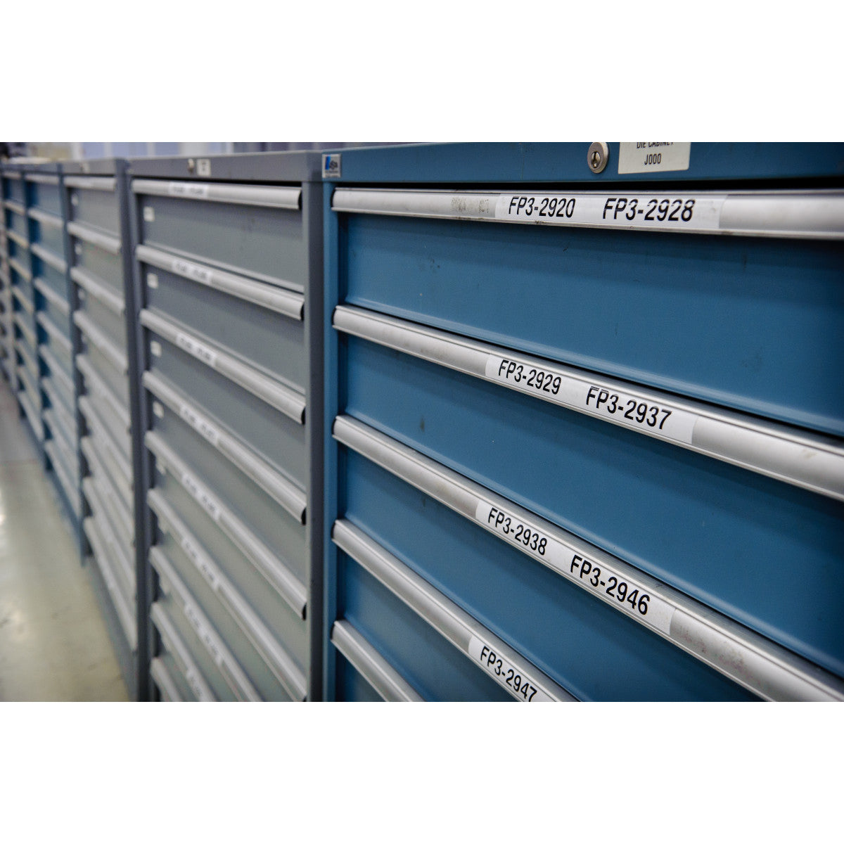 Brady M6C-2000-595-WT – Endlos-Etiketten 51 × 15,2 m – Vinyl, Weiss – Thermotransfer – für M610/M611/BMP61