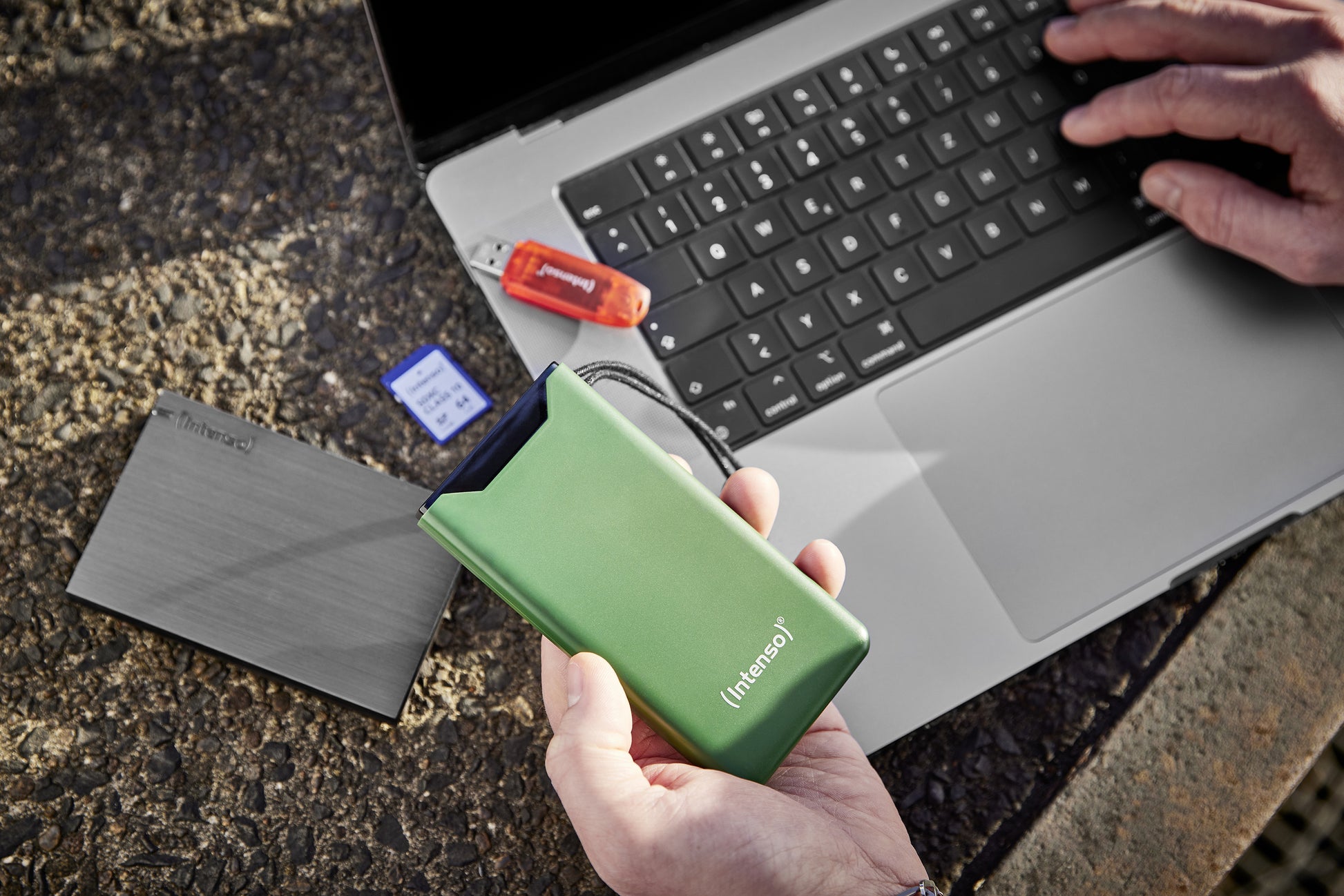 Intenso F10000 Powerbank 10'000 mAh – 20 W PD, 1× USB-C, 1× USB-A, grün