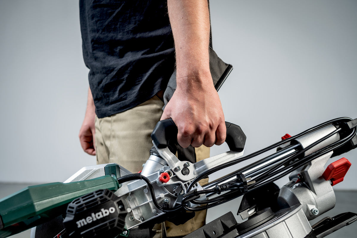 Metabo Kappsäge KGS 254 M – 1 800 W – Spindelhals – Sägeblatt-Ø 254 mm – Ohne Zubehör