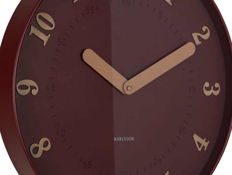 Karlsson Wanduhr Amena – Ø 40 cm, Burgund, Kunststoff