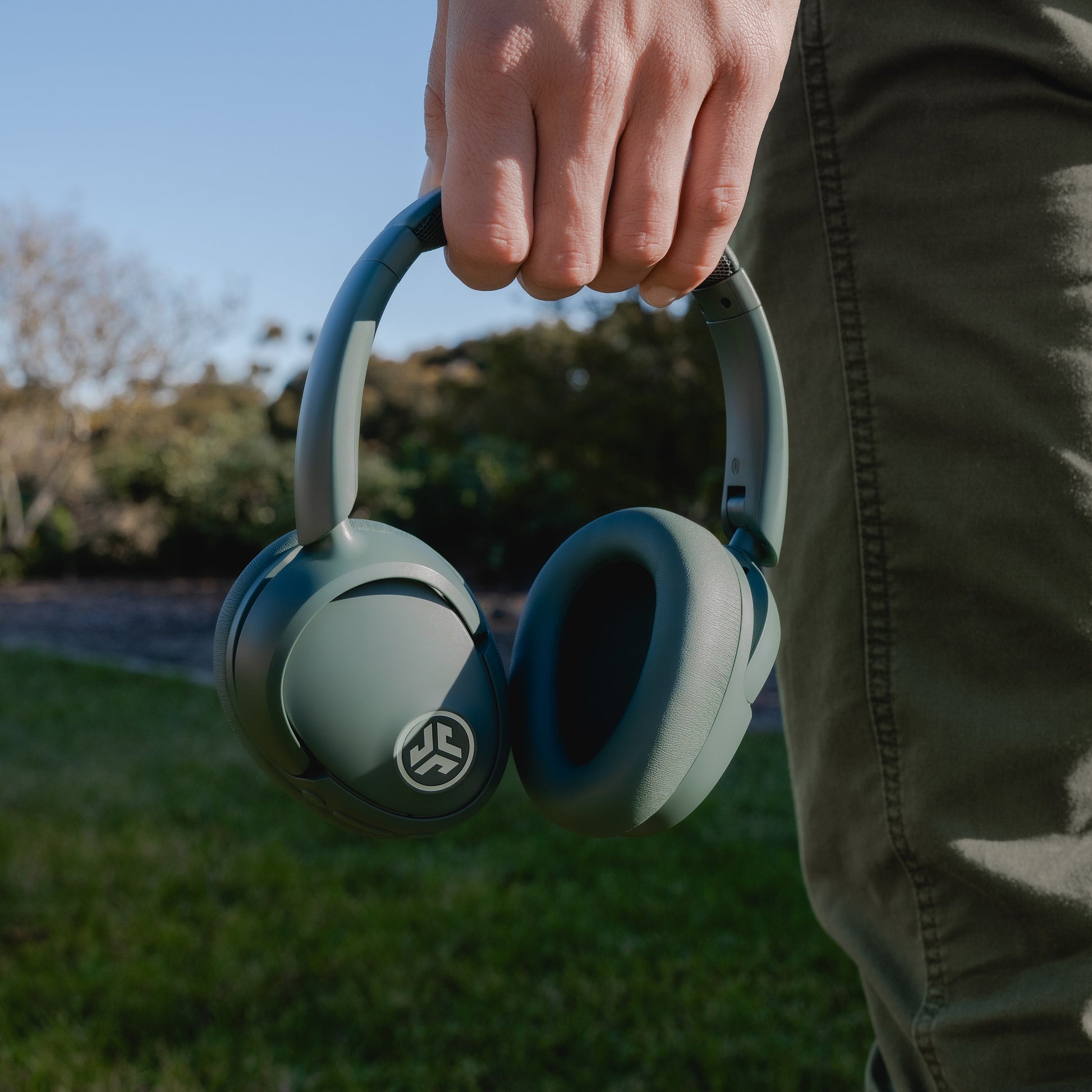 JLab JBuds Lux – Over-Ear Bluetooth ANC Kopfhörer – Salbei – bis 70 h