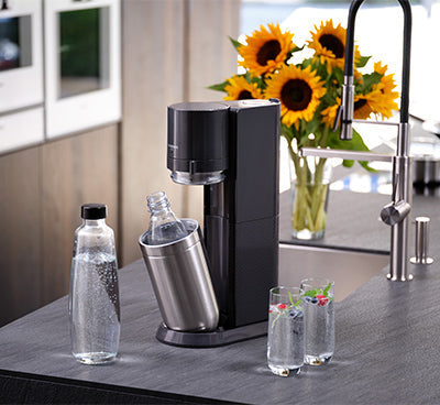 SodaStream Wassersprudler Duo – 60 l Zylinder, 2 Glasflaschen – schwarz