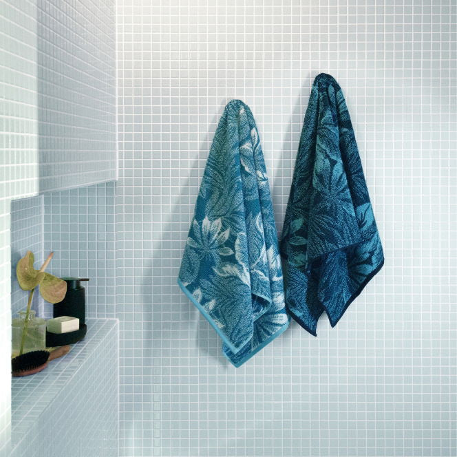 Möve Duschtuch Tide Leaves – 67 × 140 cm, Dunkelblau/Türkis, 100% Baumwolle, 520 g/m²