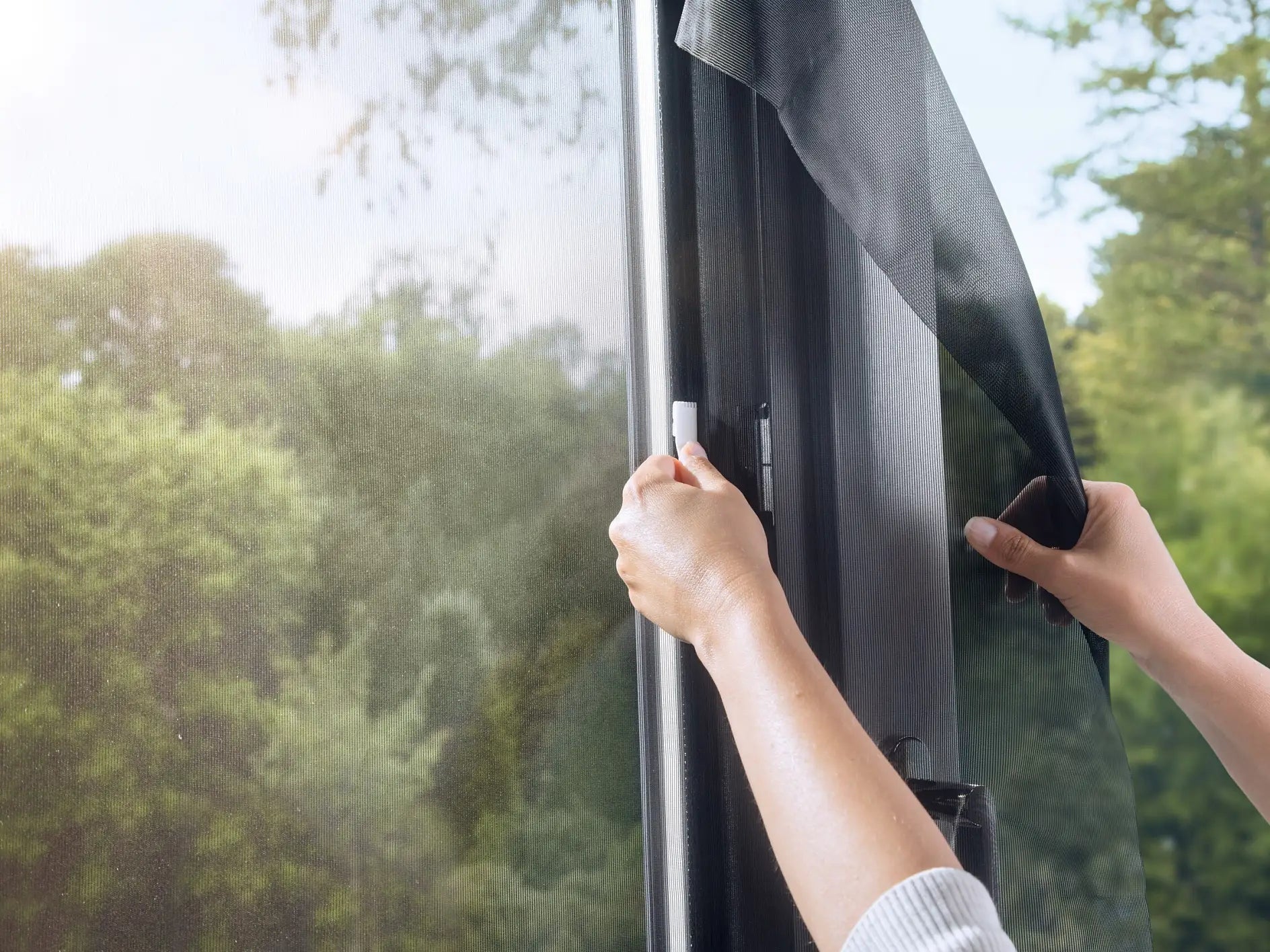 TESA Fenster-Fliegengitter – 150 × 180 cm – Anthrazit – Polyester – Klettband – Für Fenster