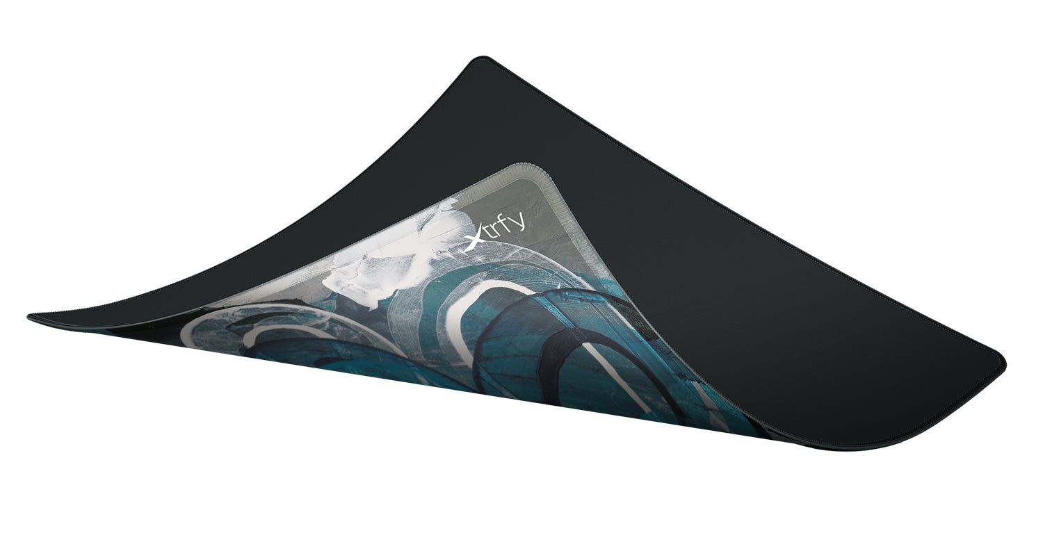 CHERRY XTRFY GP4 Street L – Gaming-Mauspad – Anti-Rutsch-Basis, Gestickte Kanten, Blau/Schwarz
