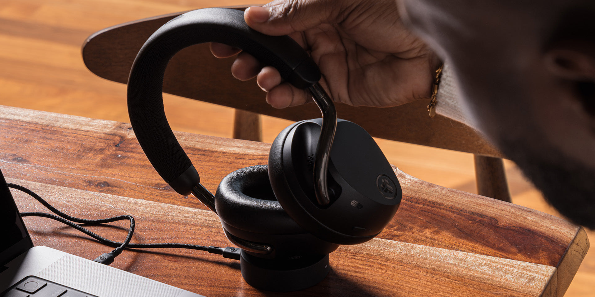 JLab Epic Lux Over-Ear Kopfhörer – Stereo, Kabel + BT, ANC, Schwarz, BT 5.4